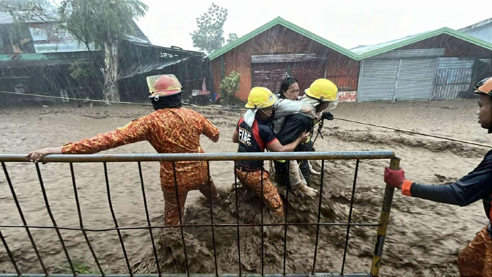 Philippine death toll tops 140 as typhoon heads towards Vietnam